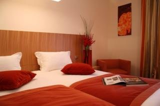 Westside Arc De Triomphe