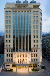 Barcel? Cairo Pyramids