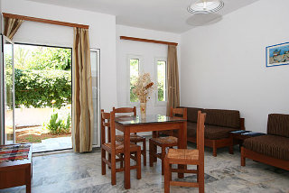 Nontas Suites (Ex Dreamland Apartments)